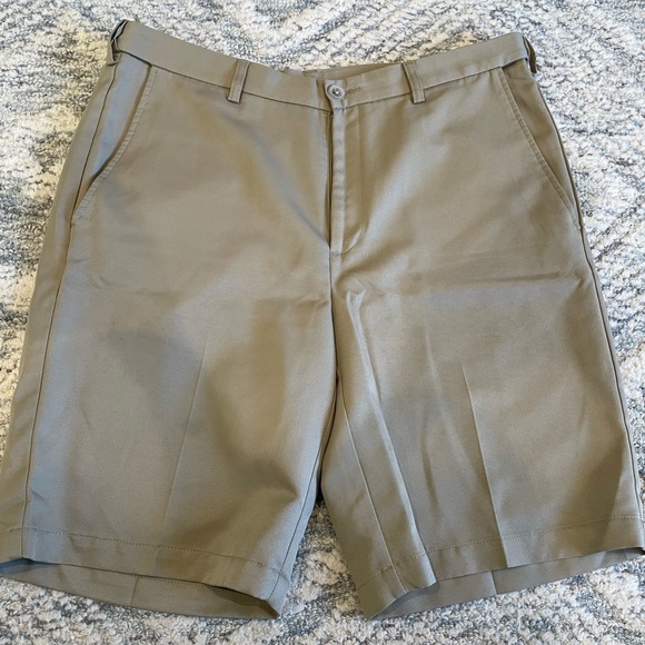 Haggar shorts 34 - Picture 1 of 4